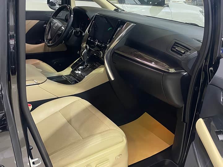 Photo 6 - Toyota Alphard