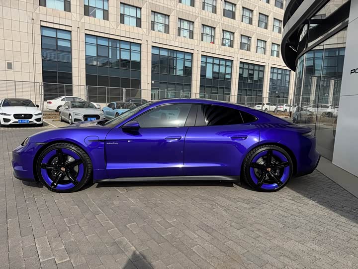 Фото 4 - Porsche Taycan