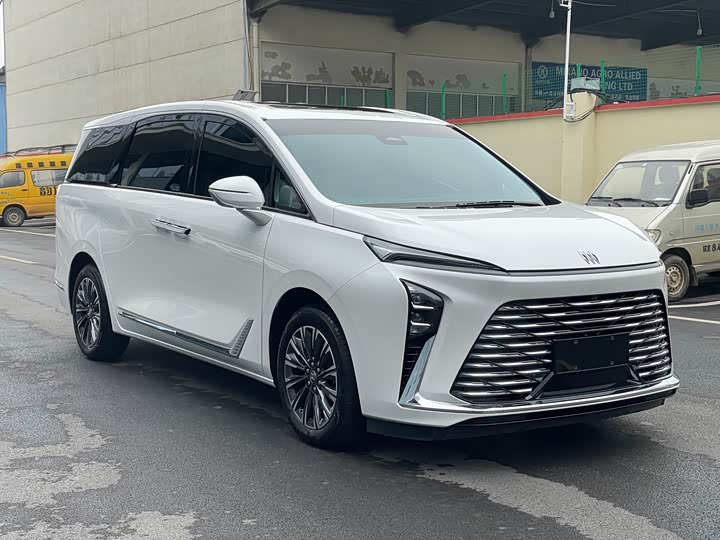 Photo 3 - Buick GL8 ES