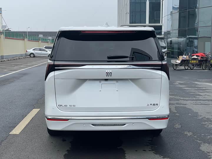 Photo 5 - Buick GL8 ES