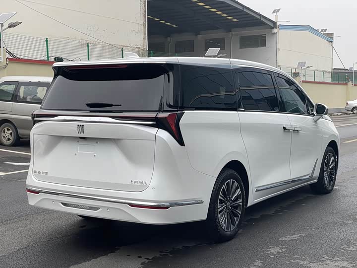 Photo 6 - Buick GL8 ES