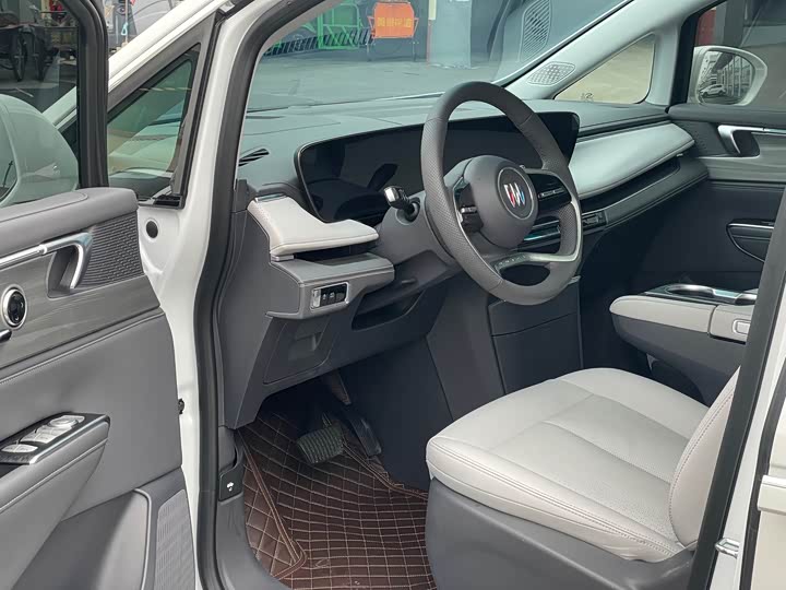 Photo 7 - Buick GL8 ES