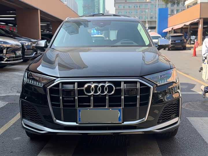 Фото 2 - Audi Q7