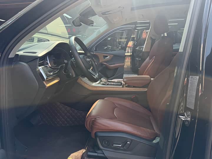 Фото 4 - Audi Q7