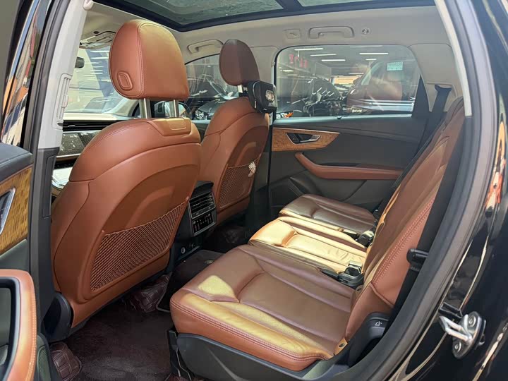 Фото 6 - Audi Q7