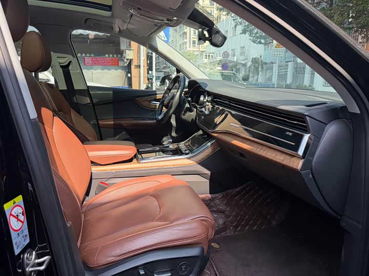 Фото 8 - Audi Q7