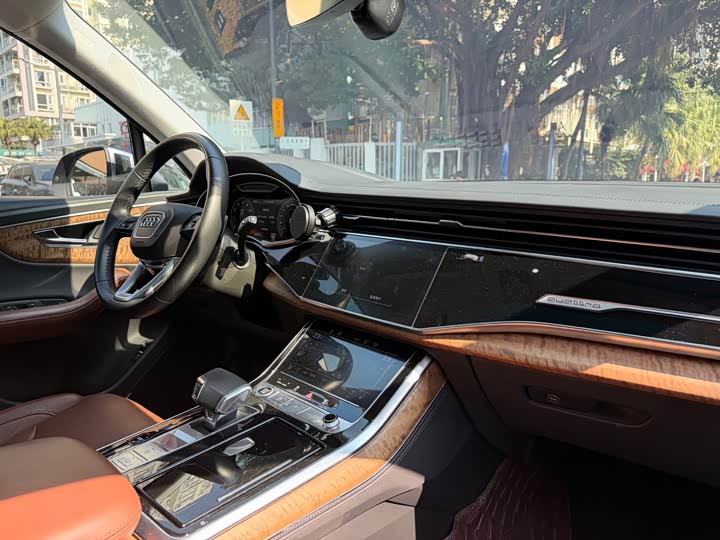 Фото 9 - Audi Q7