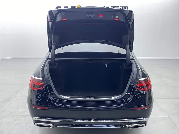 Photo 5 - Mercedes-Benz Maybach S-Class