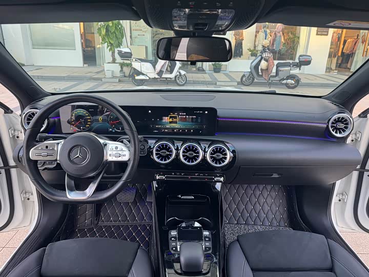 Фото 8 - Mercedes-Benz A-Class