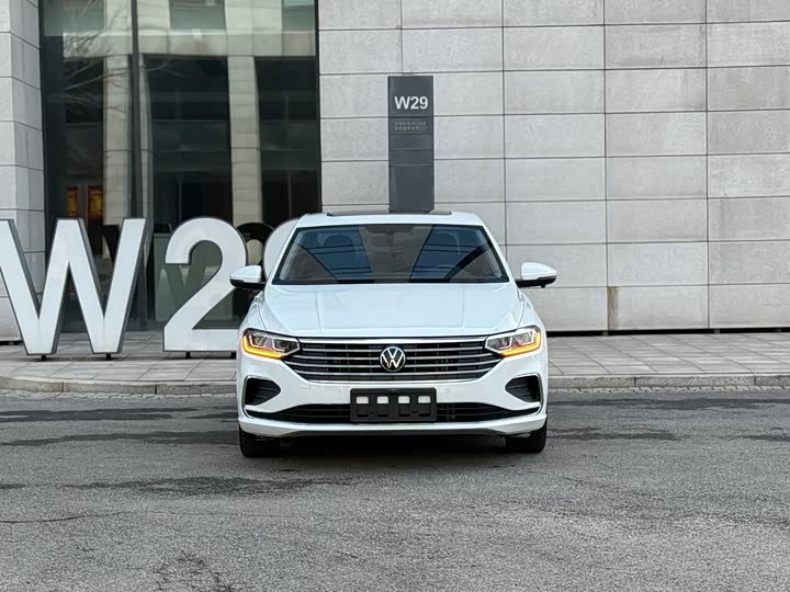 Photo 2 - Volkswagen Lavida