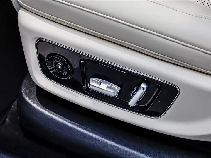 Фото 8 - LiXiang L8