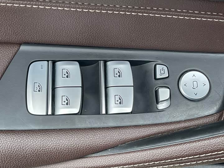 Фото 6 - BMW 5 Series