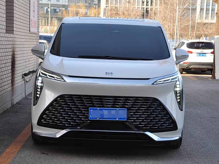 Photo 2 - Buick GL8 Century