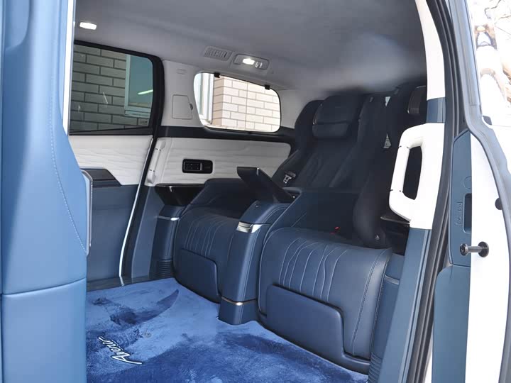 Photo 7 - Buick GL8 Century