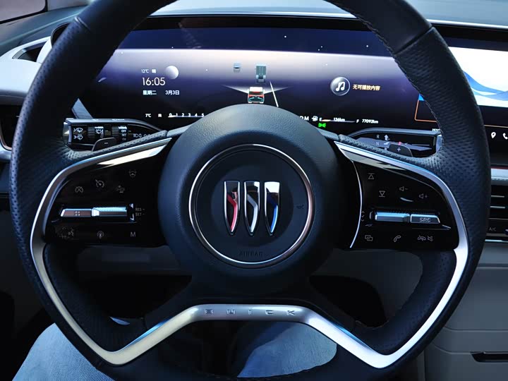 Photo 8 - Buick GL8 Century