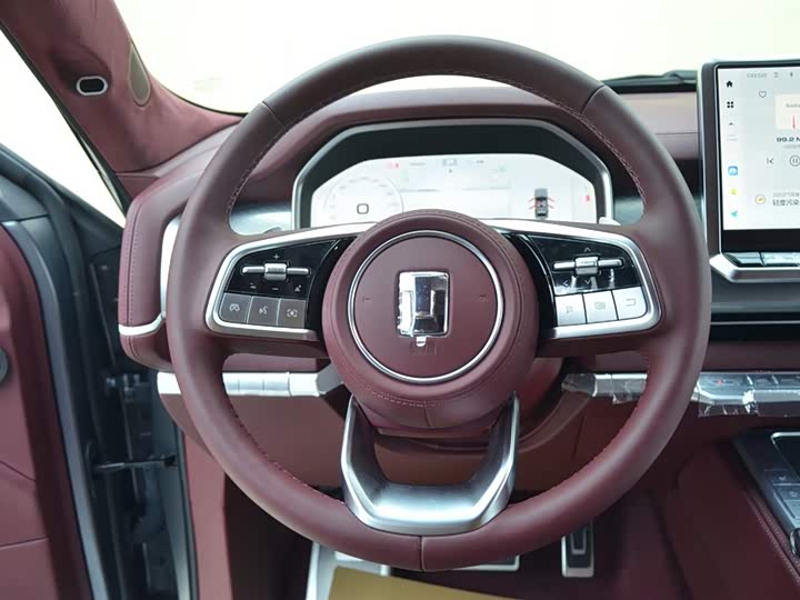 Фото 8 - Tank 700 Hybrid