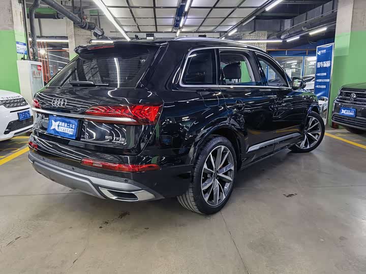 Фото 4 - Audi Q7