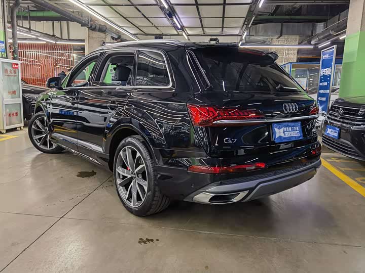 Фото 6 - Audi Q7