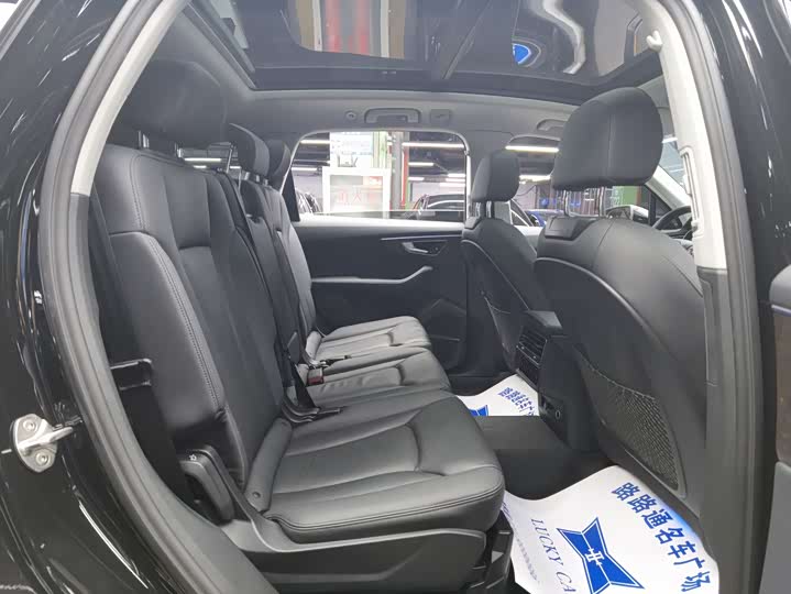 Фото 9 - Audi Q7