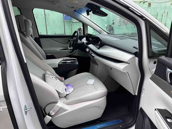 Фото 9 - Buick GL8 Hybrid