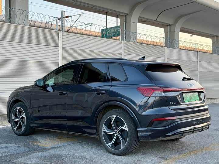 Фото 4 - Audi Q4 e-tron