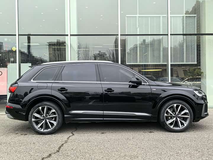 Фото 4 - Audi Q7