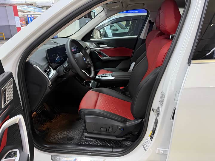 Фото 2 - BMW iX1