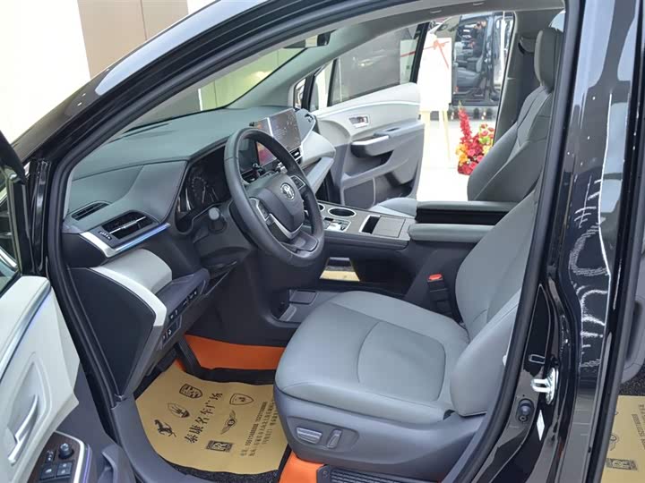 Фото 4 - Toyota Sienna