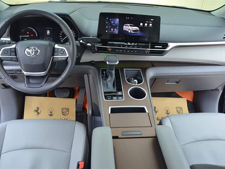 Фото 6 - Toyota Sienna