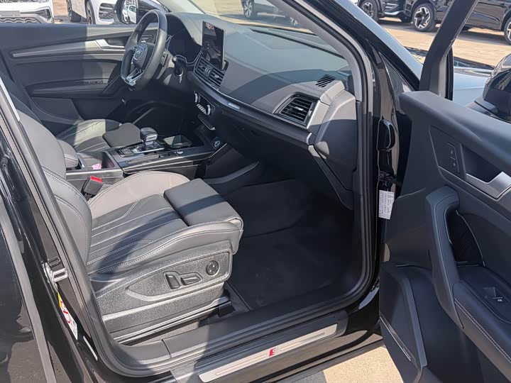 Фото 6 - Audi Q5L