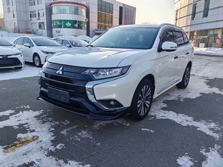 Фото 2 - Mitsubishi Outlander