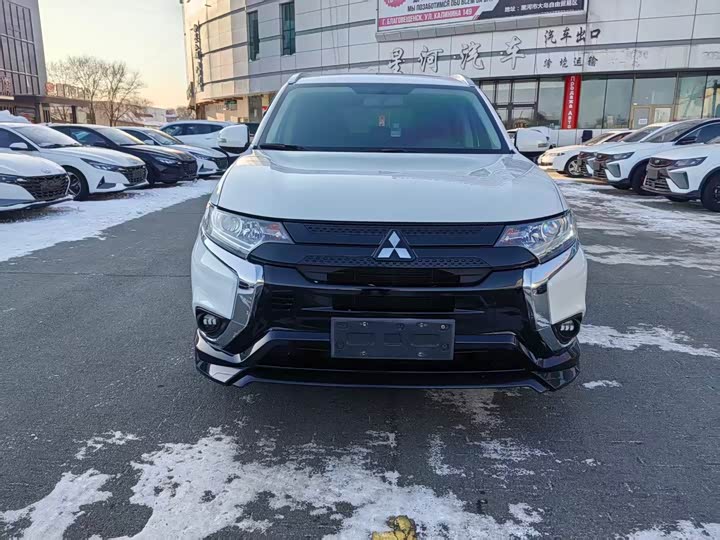 Фото 3 - Mitsubishi Outlander
