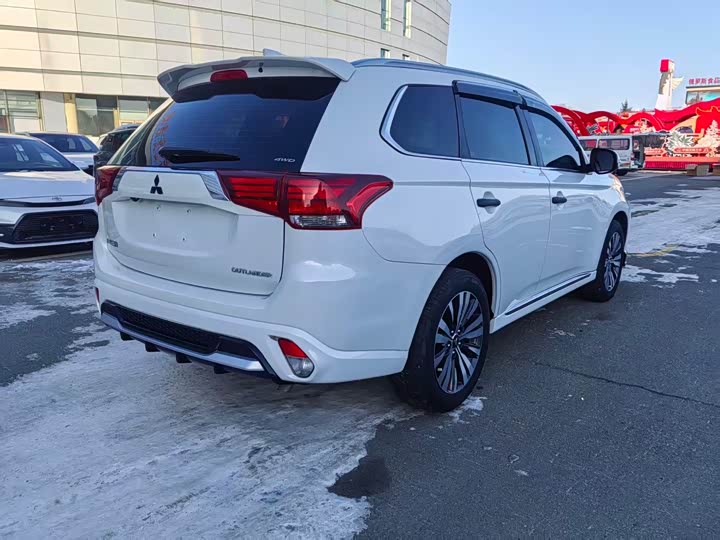 Фото 5 - Mitsubishi Outlander