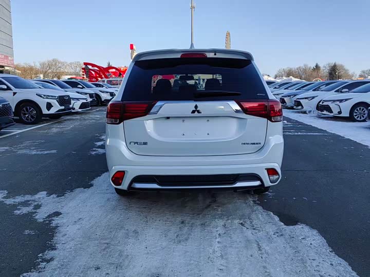 Фото 6 - Mitsubishi Outlander