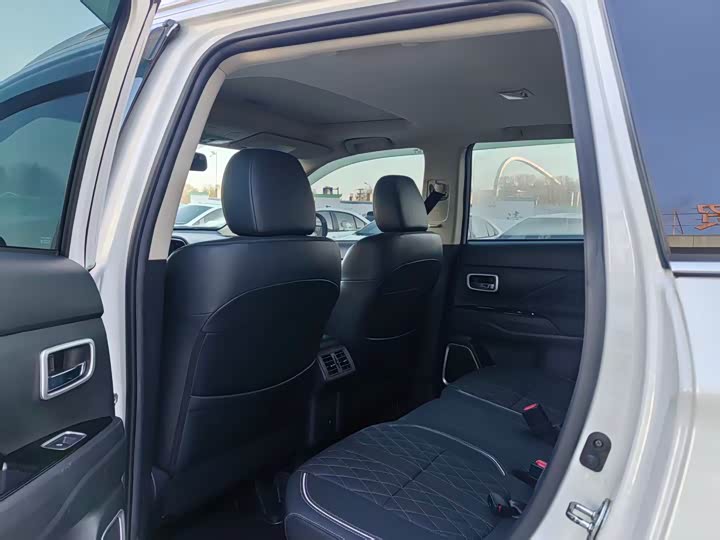 Фото 8 - Mitsubishi Outlander