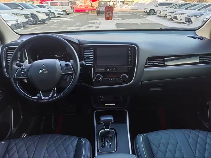 Фото 9 - Mitsubishi Outlander