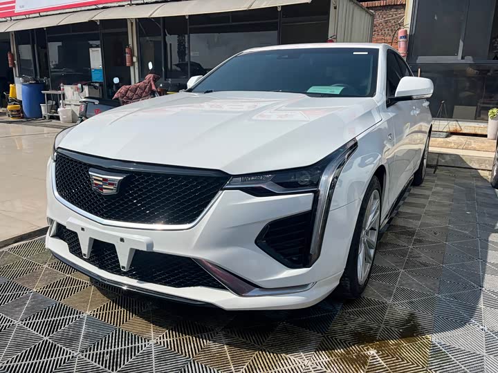 Фото 1 - Cadillac CT4