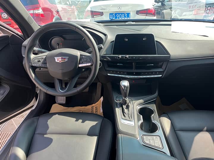 Фото 6 - Cadillac CT4