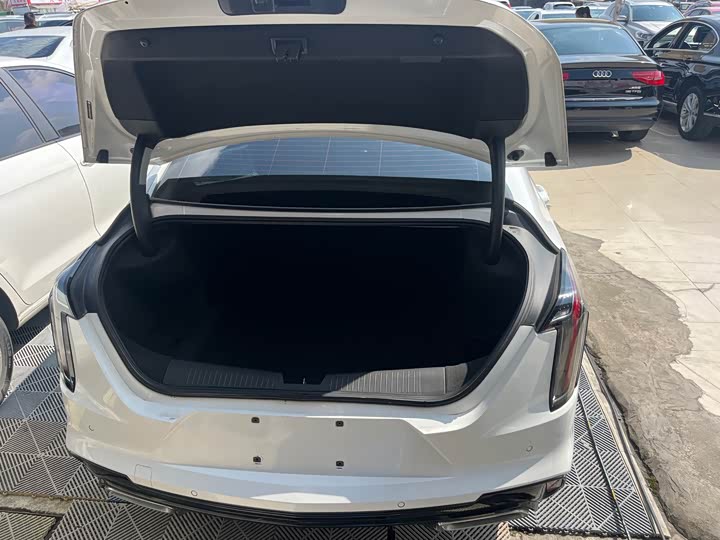 Фото 9 - Cadillac CT4