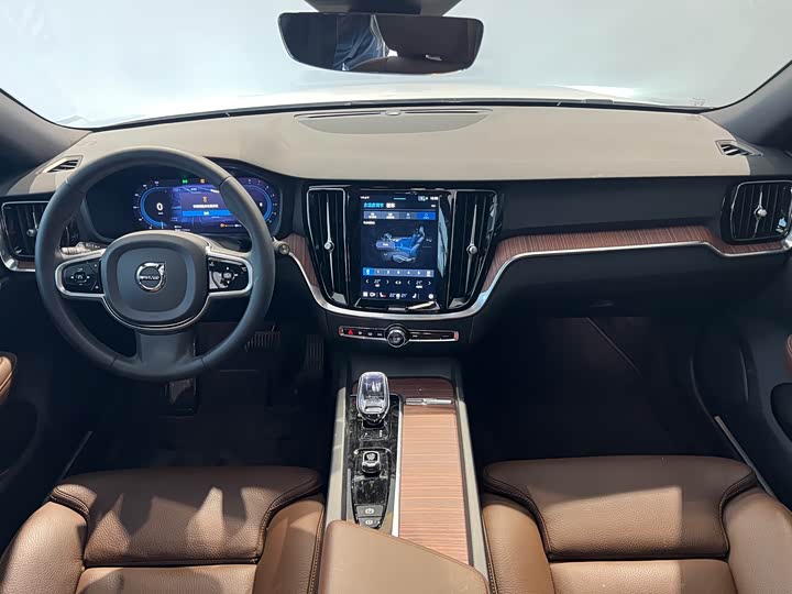 Фото 7 - Volvo V60