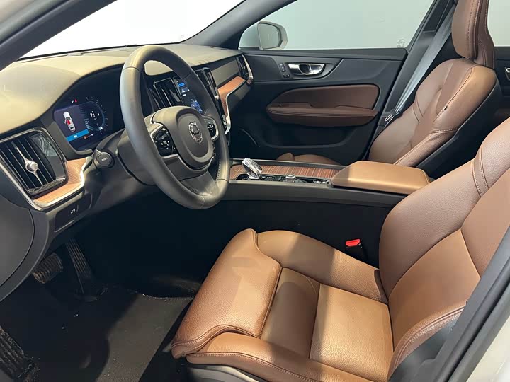 Фото 8 - Volvo V60