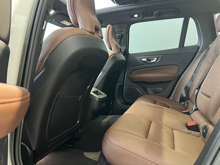 Фото 9 - Volvo V60