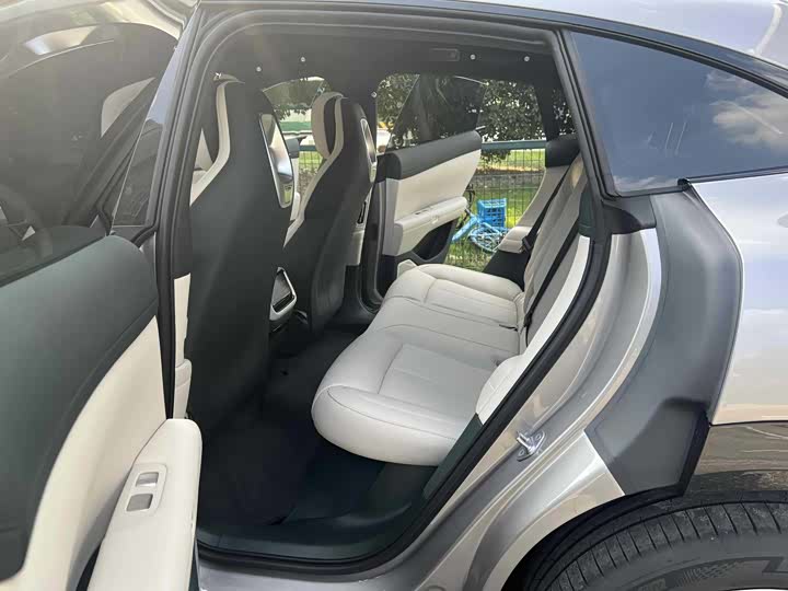 Фото 5 - Xiaomi YU7