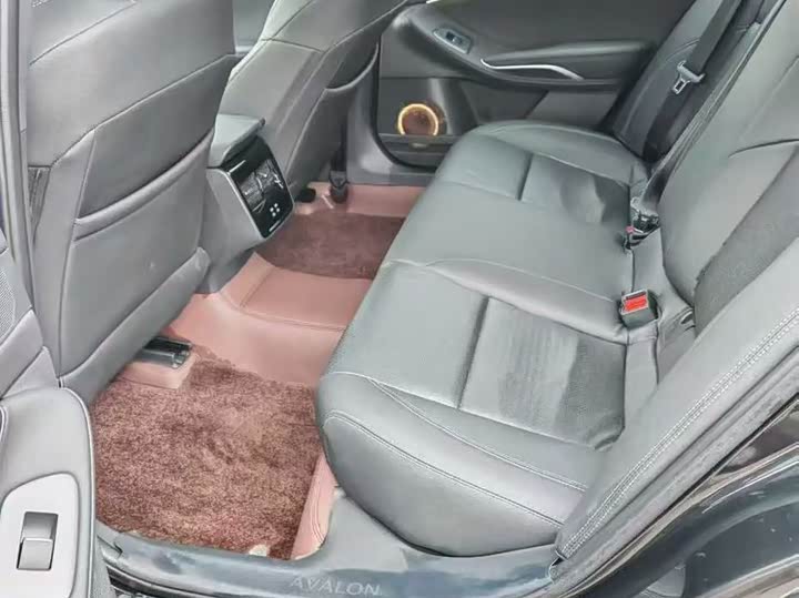 Фото 5 - Toyota Avalon