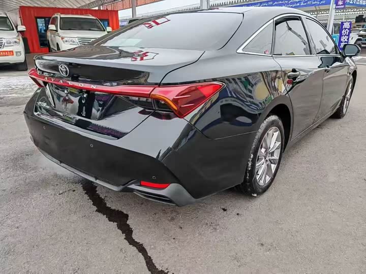Фото 9 - Toyota Avalon