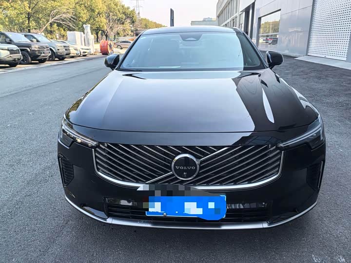 Фото 2 - Volvo S90
