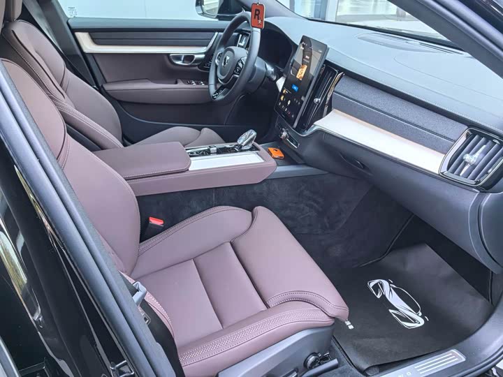 Фото 8 - Volvo S90