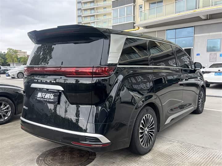 Фото 7 - Denza D9