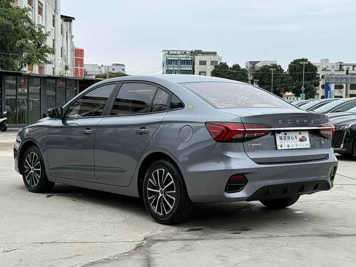 Фото 9 - Roewe i5