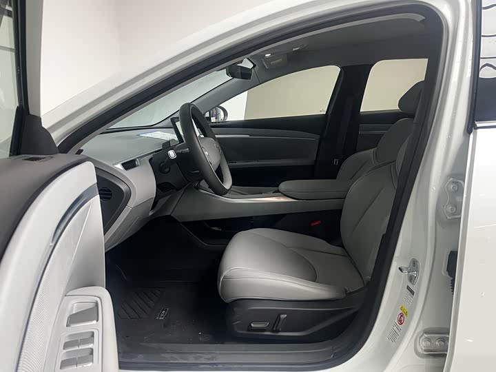 Фото 9 - XPeng Mona M03